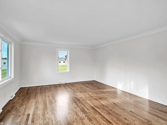 4th image of 517 Rhodes St