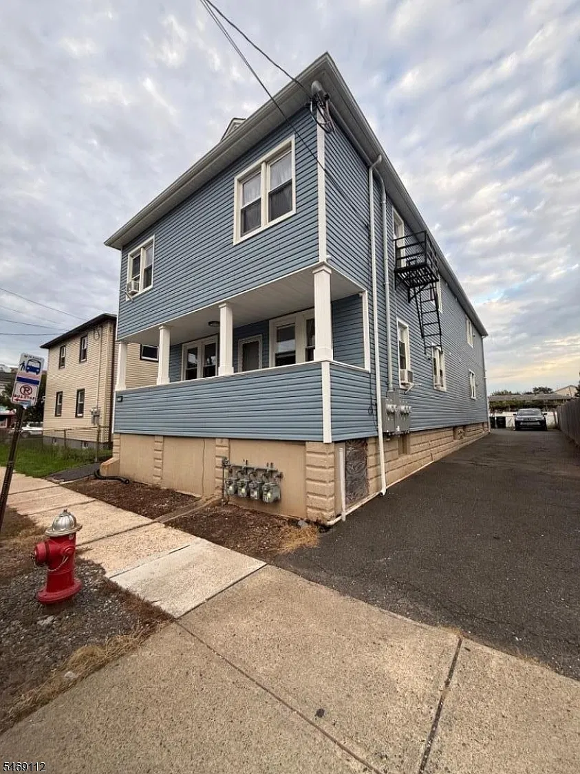 2 bed, 1.0 bath, $2,150 — Photo 1