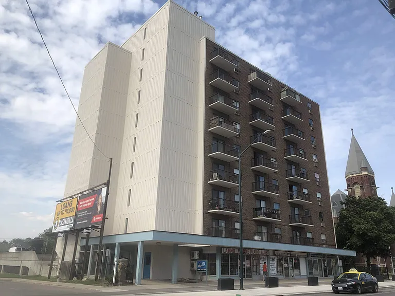 470 Dundas St — Photo 26