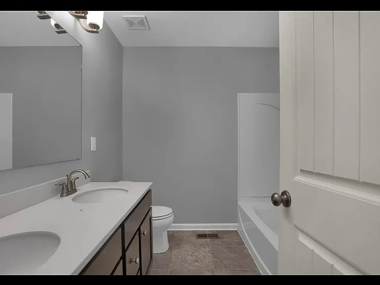 12964 Saxony Blvd — Photo 35