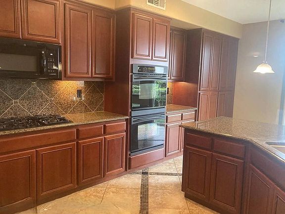 5th image of 3706 Jardin Way
