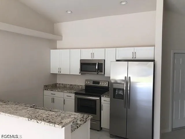 3 bed, 2.0 bath, 1200 sqft, $1,600 — Photo 2
