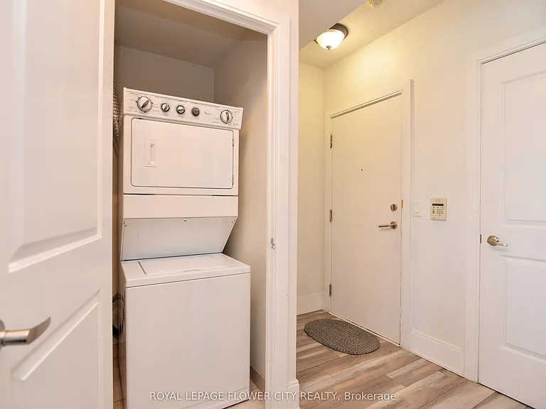 330 Burnhamthorpe Rd W #1902 — Photo 27