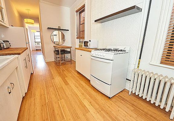 5th image of 27 Prince St APT 11