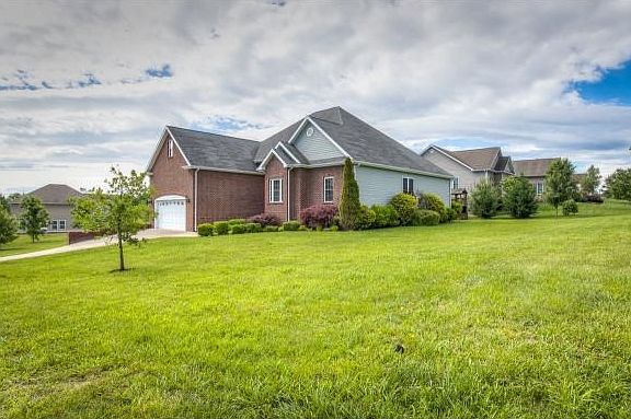 4th image of 20 Amesbury Ct