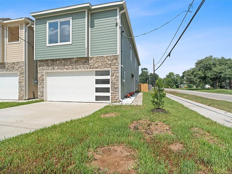 8027 Virgil St — Photo 2
