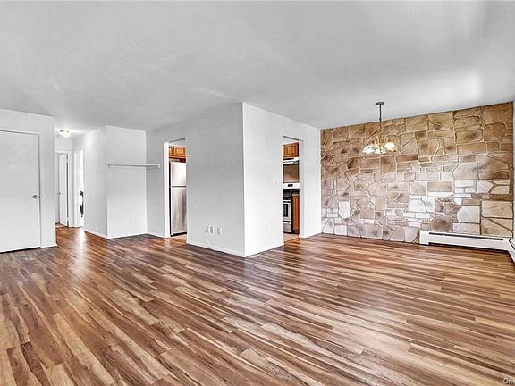 5th image of 55 Doxbury Ln