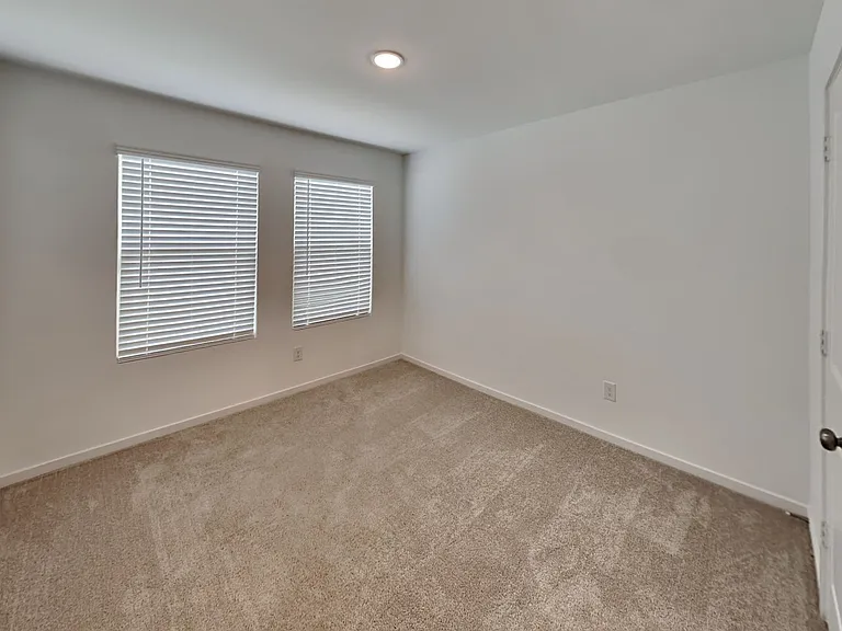 1925 Honey Locust Dr — Photo 12