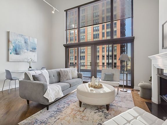 5th image of 616 W Fulton St APT 703