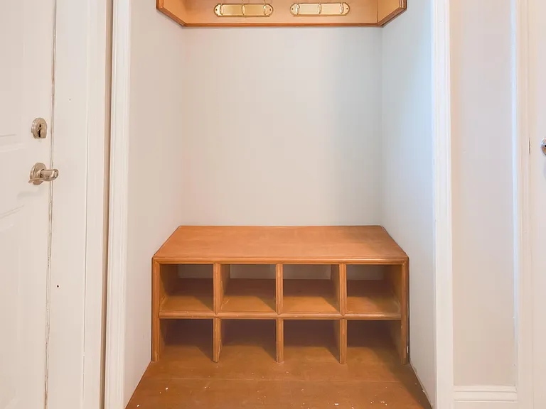 327 Royal Village Dr — Photo 26