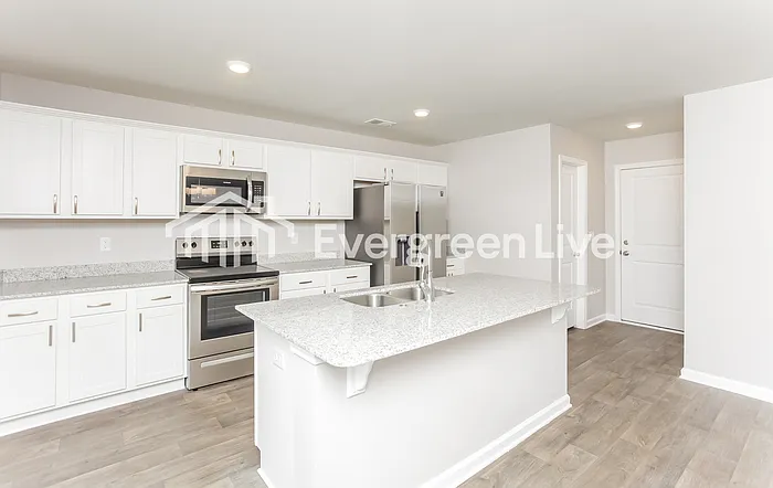 805 Vanguard St — Photo 6