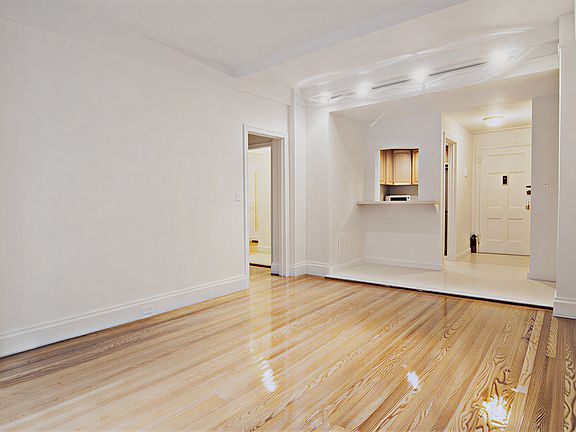 3rd image of 145 W 58th St #7F
