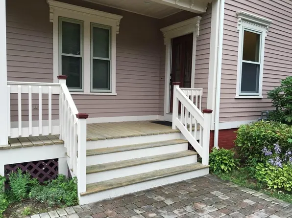 34 School St, Plainville, MA 02762