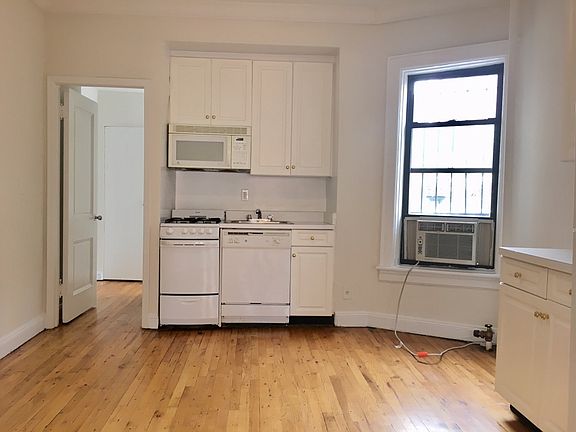 3rd image of 142 E 27th St APT 5A