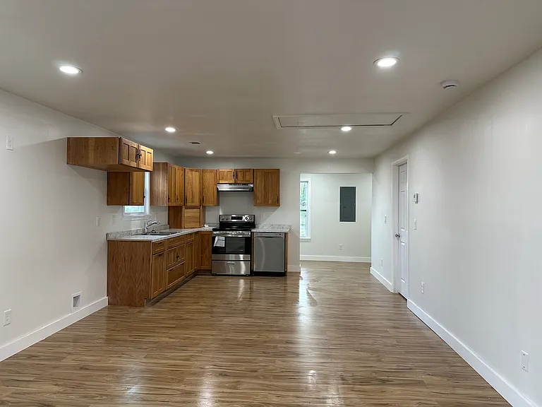 1103 N 2nd Ave NW — Photo 5