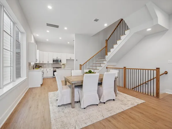 1037 W 17th St, Houston, TX 77008