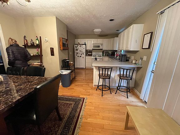 3rd image of 137 Meadowridge Dr #137