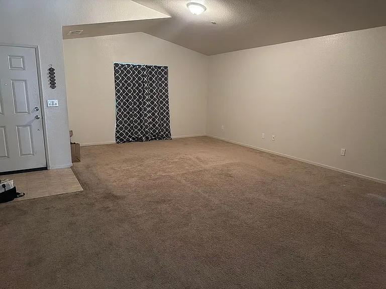 276 Paige Ct — Photo 3