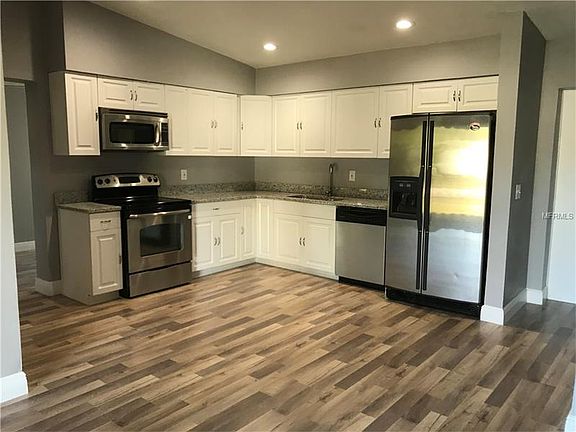 3rd image of 1476 E Lombardy Dr