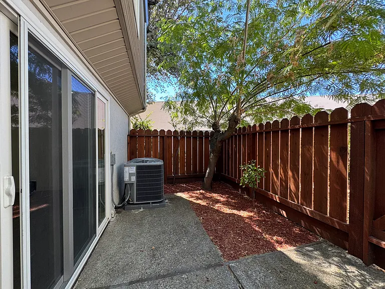 1409 Bel Air Dr #A — Photo 38