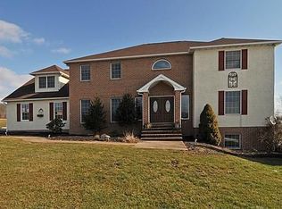 38 Sugar Hill Dr, Telford, PA 18969