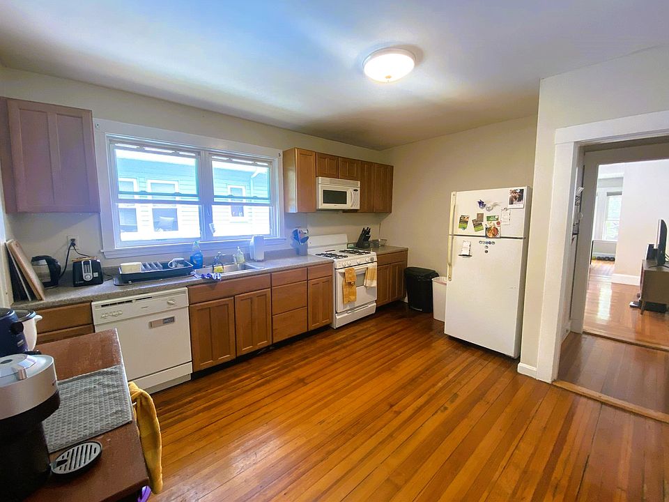 2nd image of 26 Burnham St #2