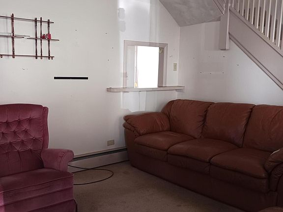 3rd image of 913 Grant St