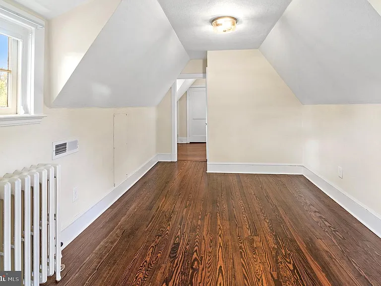 7704 Crossland Rd — Photo 48
