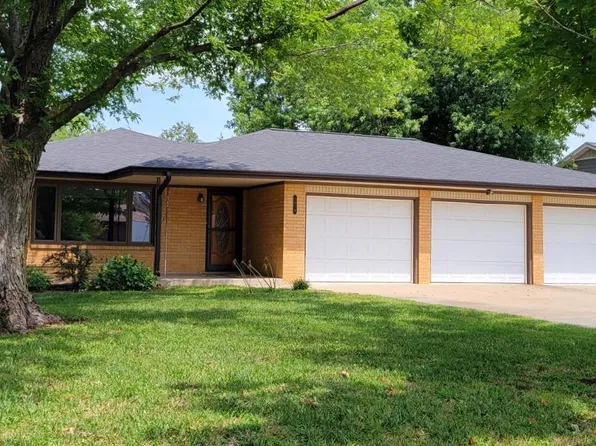 1916 Sharon Ct, Winfield, KS 67156