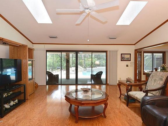 2nd image of 1312 Mandan Ln