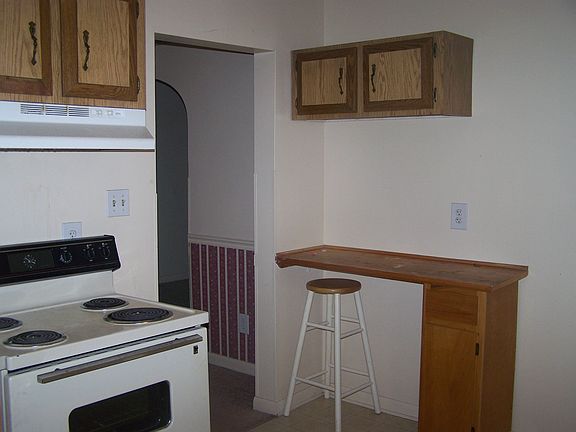 5th image of 720 Lawrence Ave