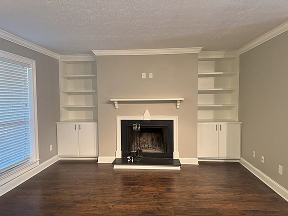 Living room (fireplace)