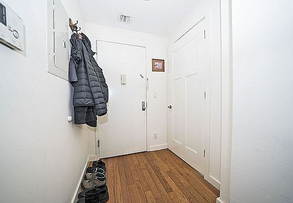5th image of 230 Troutman St APT 1C