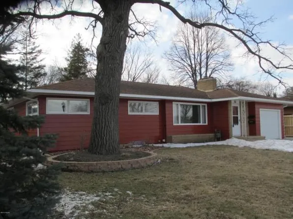 64 Woodland Dr N, Fargo, ND 58102