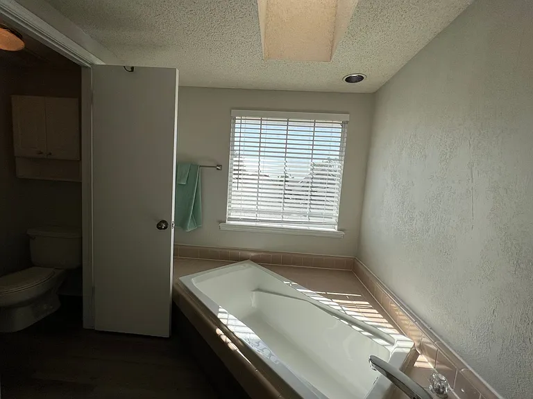 2137 Goodrich Dr — Photo 20