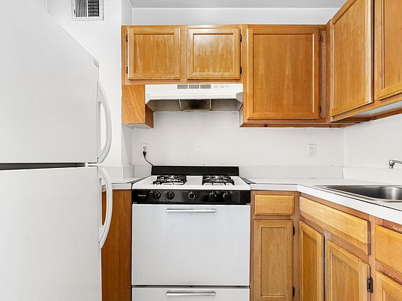 3rd image of 196 W 134th St APT 2