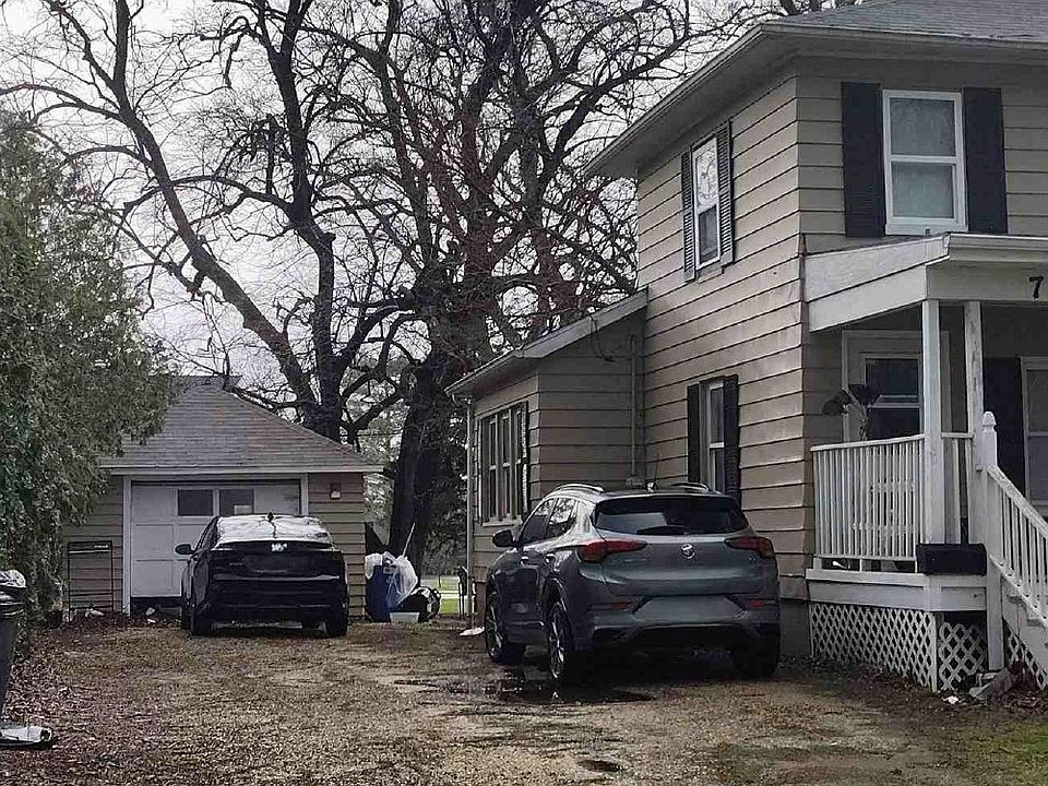 2nd image of 717 Christie St