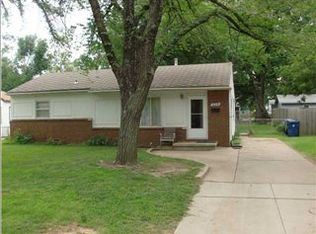 939 N Lakeview Dr, Derby, KS 67037