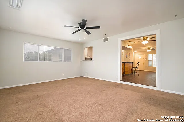 3 bed, 1.0 bath, 1296 sqft, $1,600 — Photo 2