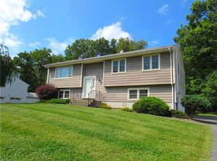 102 Barnes Rd, Washingtonville, NY 10992