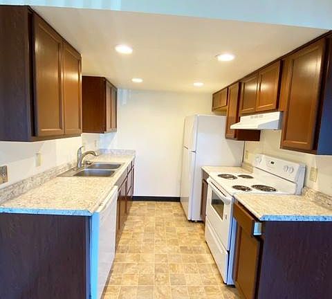 5th image of 2127 12th St APT A102