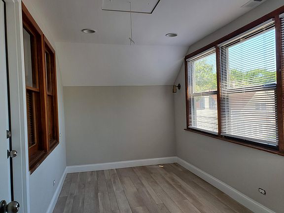 4th image of 5007 N Western Ave #3
