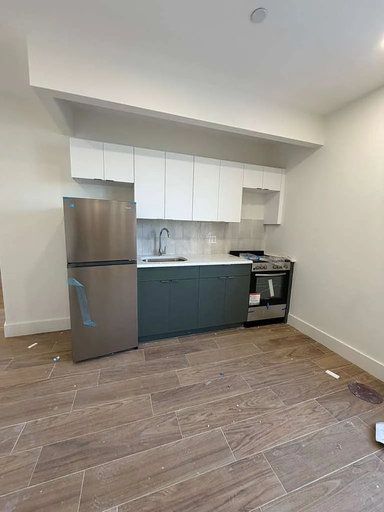 Building Photo - 1166 Sherman Ave #2