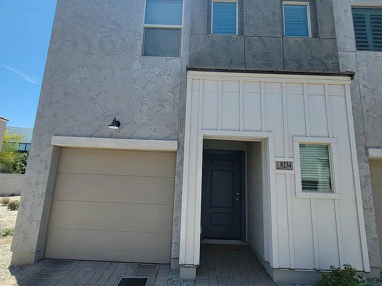 8234 N 22nd Dr — Photo 1