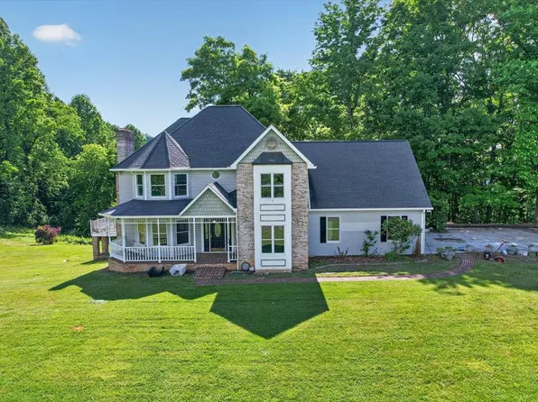 1335 Green Acres St, Pounding Mill, VA 24637