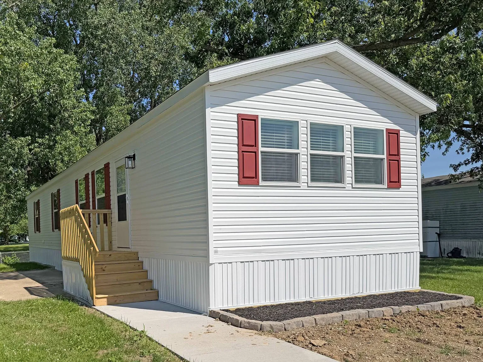 3 bed, 2.0 bath, 990 sqft, $995 — Photo 2