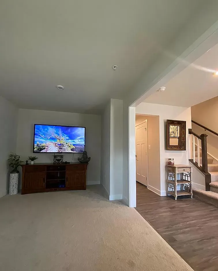 3 bed, 2136 sqft, $3,200 — Photo 4