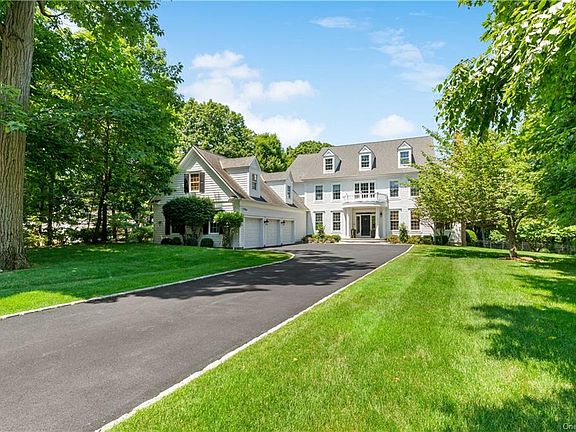 2nd image of 5 Manor Pond Ln