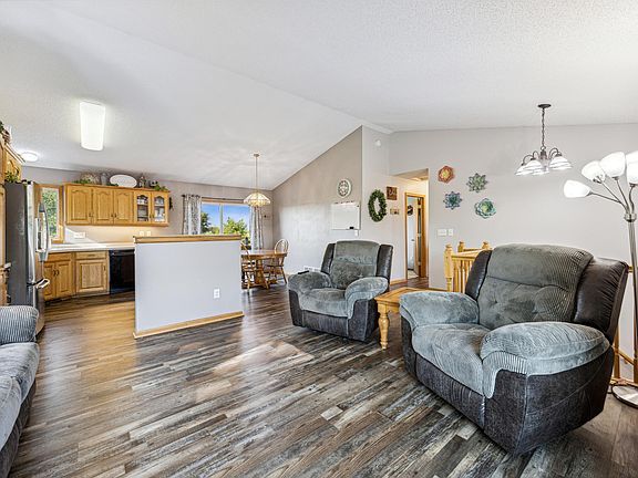 3rd image of 221 Glen Ln N