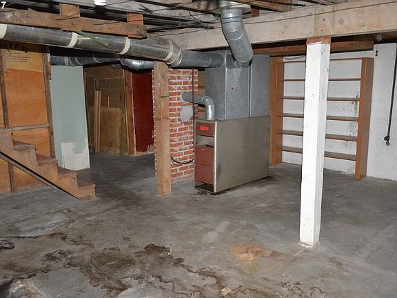 4th image of 230 White St
